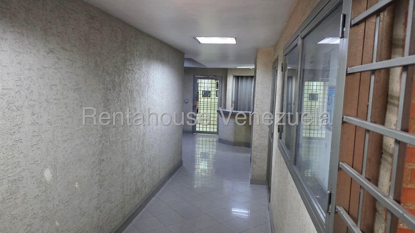 Edificio Comercial en venta en La Trinidad. 27-4540 Luis Infante Rent A House 5