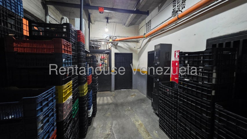 Edificio Comercial en venta en La Trinidad. 27-4540 Luis Infante Rent A House 2