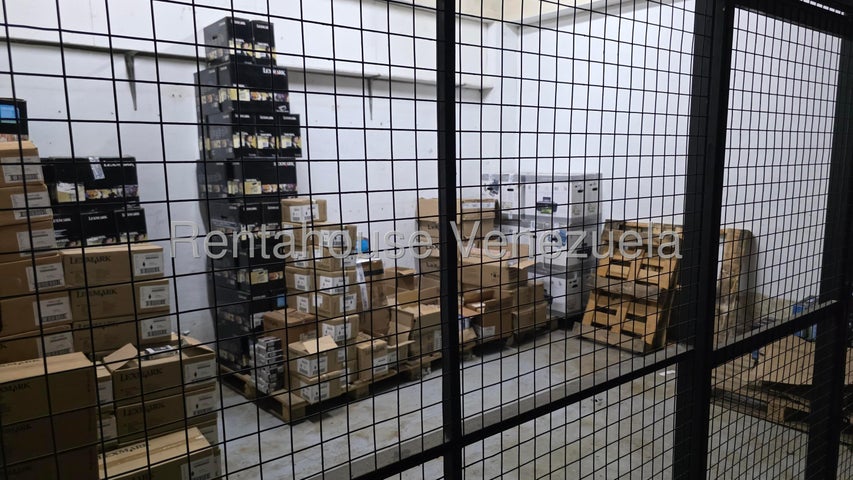 Edificio Comercial en venta en La Trinidad. 27-4540 Luis Infante Rent A House 3