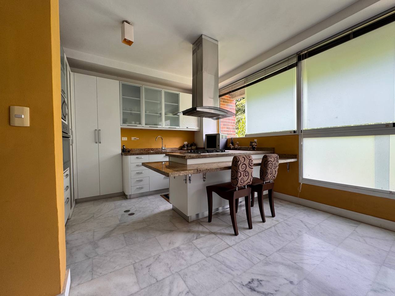 BELLO APARTAMENTO AMOBLADO 2