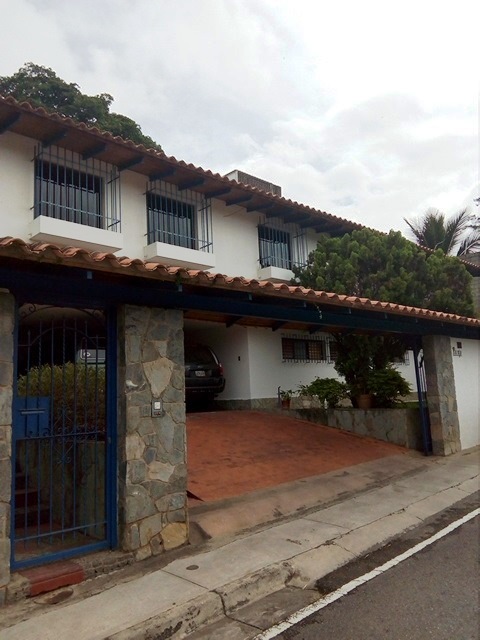 CASA EN VENTA, URB. PRADOS DEL ESTE, MUNICIPIO BARUTA 1