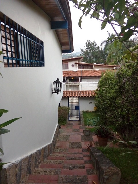CASA EN VENTA, URB. PRADOS DEL ESTE, MUNICIPIO BARUTA 3