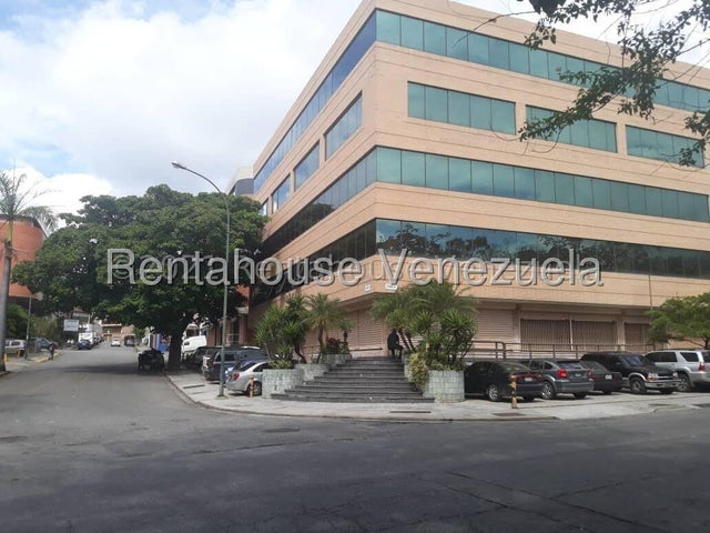 Edificio Comercial en venta en La Urbina. 1
